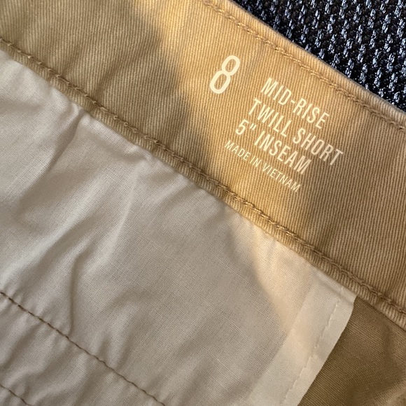 30. Mid rise twill shorts - Picture 5 of 6